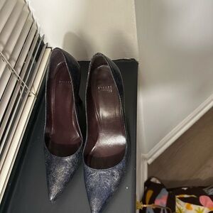 Stuart Weitzman Women's Navy and Gray Snakeskin Print Leather Heels